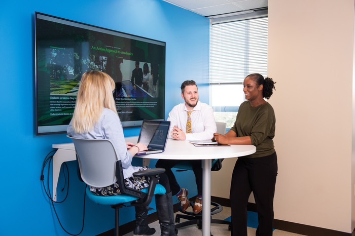 Students socializing at the downtown campus location.