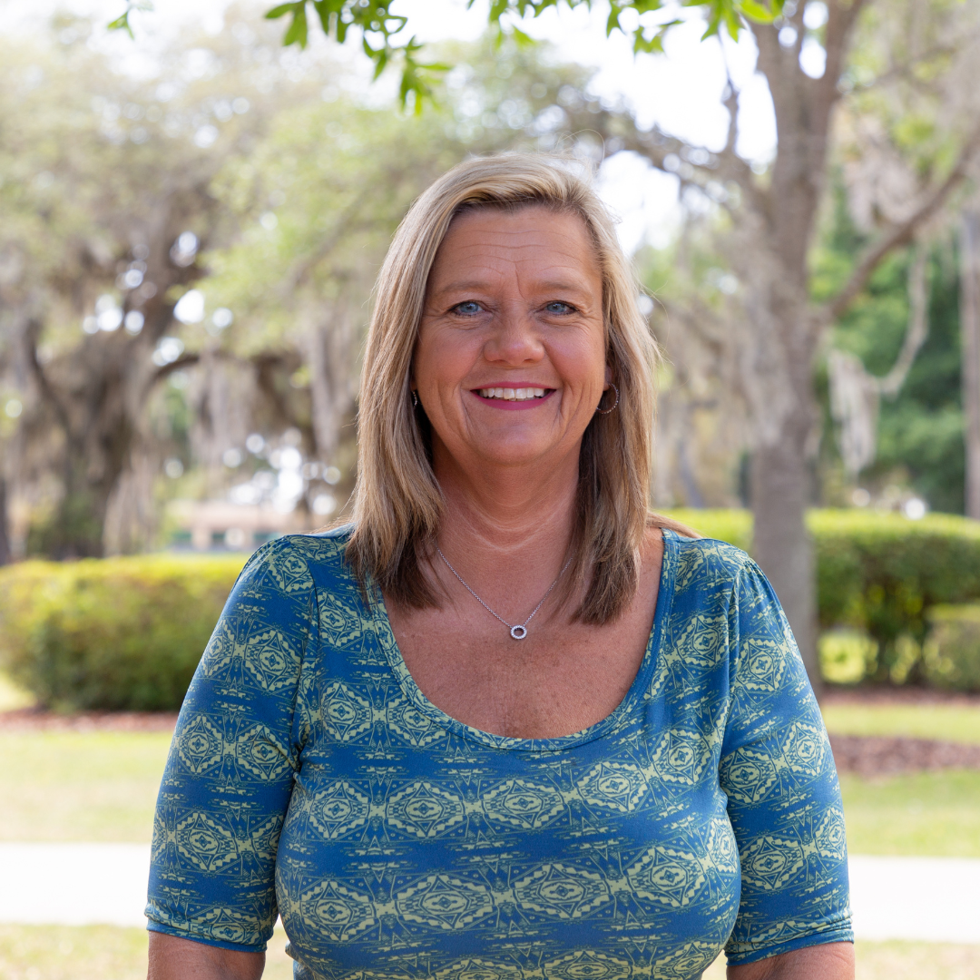 Donna Bratcher Headshot