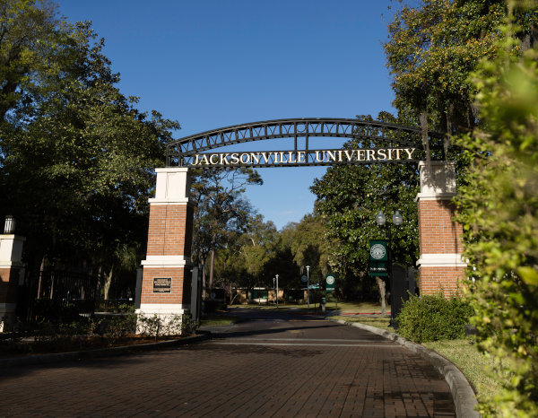 The entrance gate to Jacksonville University