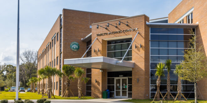 A front view of JU's Health Sciences Complex ; Deremer Studios Jacksonville University Commercial Photography - www.deremerstudios.com