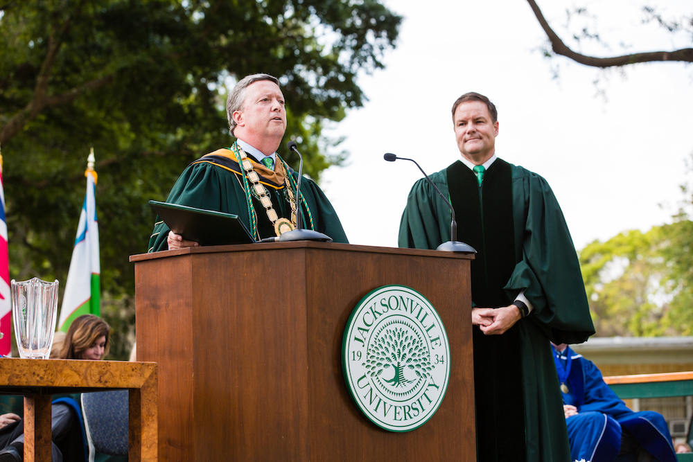 aaron bean speaks at commencement