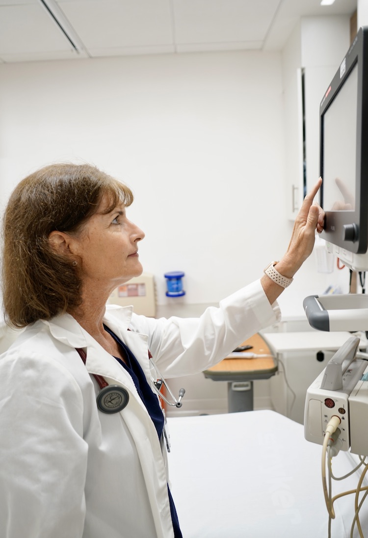 kara bragg operates equipment in the hospital