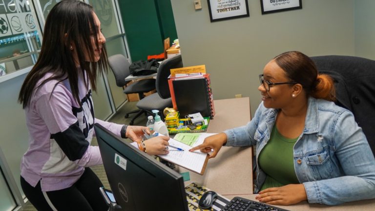 Patrice Abner meeting with a student. PHOTO CREDIT: Borneo Nishevikj Sedeu