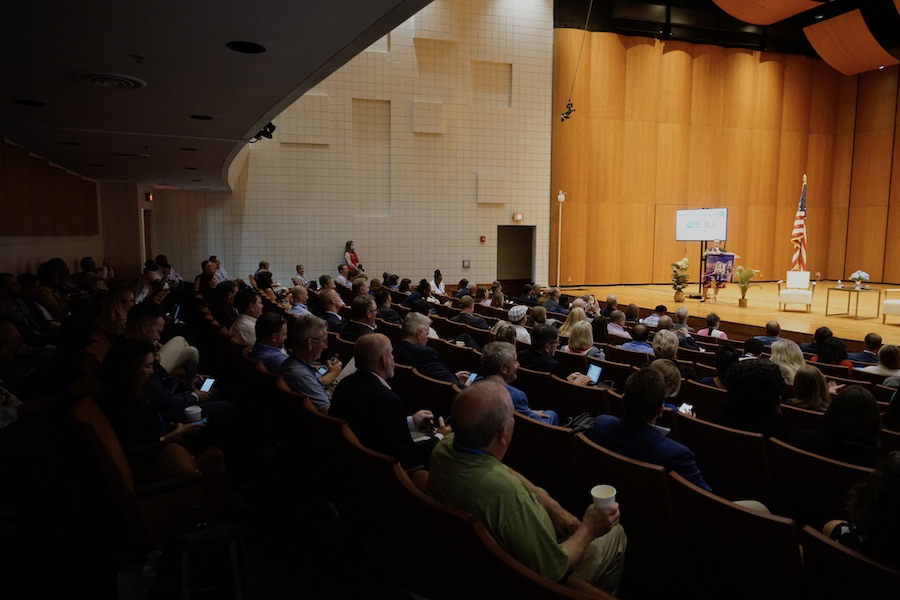 crowd at the glide discussion