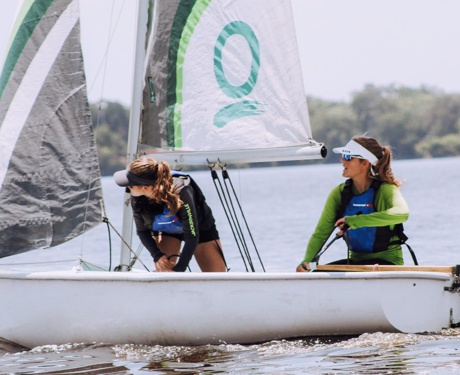 Jacksonville Univesity Women sailing team sailing on a competitio